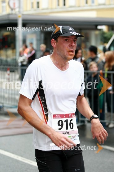maratonec (916)1. Eko maraton Maribor, tekaški maraton, tekači