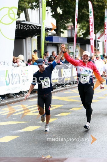 Dejan Mratinkovič, maratonec (370) in Primož Ošljak, maratonec (371)1. Eko maraton Maribor, tekaški maraton, tekači