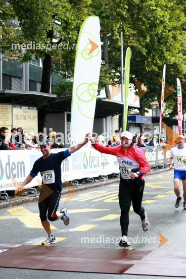 Dejan Mratinkovič, maratonec (370) in Primož Ošljak, maratonec (371)

1. Eko maraton Maribor, tekaški maraton, tekači