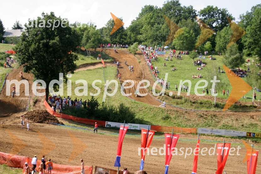 Pogled na progo in gledalceMOTOKROS, svetovno prvenstvo MX3 in evropsko prvenstvo do 125 ccm