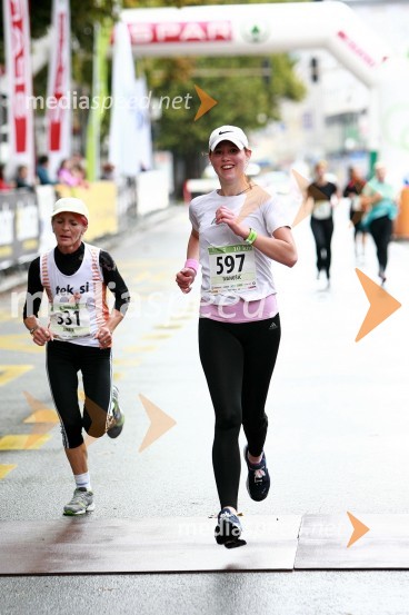 Marinka Lorber, maratonka (331) in Anjuška Ivanušič, maratonka(597)1. Eko maraton Maribor, tekaški maraton, tekači