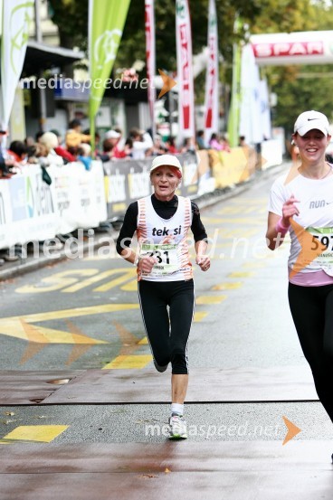 Marinka Lorber, maratonka (331) in Anjuška Ivanušič, maratonka(597)

1. Eko maraton Maribor, tekaški maraton, tekači