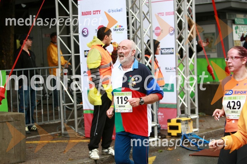 John Hempkin, maratonec (119) in Anja Mihelič, maratonka (429)

1. Eko maraton Maribor, tekaški maraton, tekači