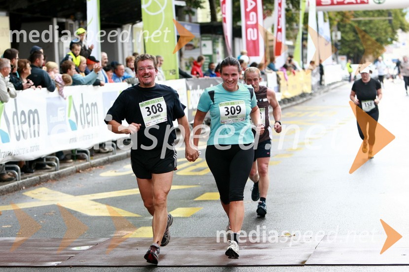 Davorin Petrovič, maratonec (308) in Melita Petrovič, maratonka (309) ter Andrej Merčnik, maratonec (518)1. Eko maraton Maribor, tekaški maraton, tekači