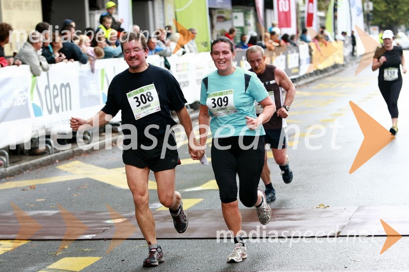 Davorin Petrovič, maratonec (308) in Melita Petrovič, maratonka (309) ter Andrej Merčnik, maratonec (518)1. Eko maraton Maribor, tekaški maraton, tekači