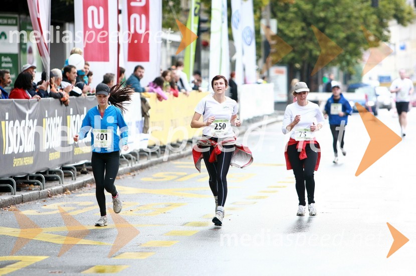 Nina Flis, maratonka (401) in Natalija Postružnik, maratonka (250) ter Marjana Mežnar, maratonka (75)      
 	
	1. Eko maraton Maribor, tekaški maraton, tekači