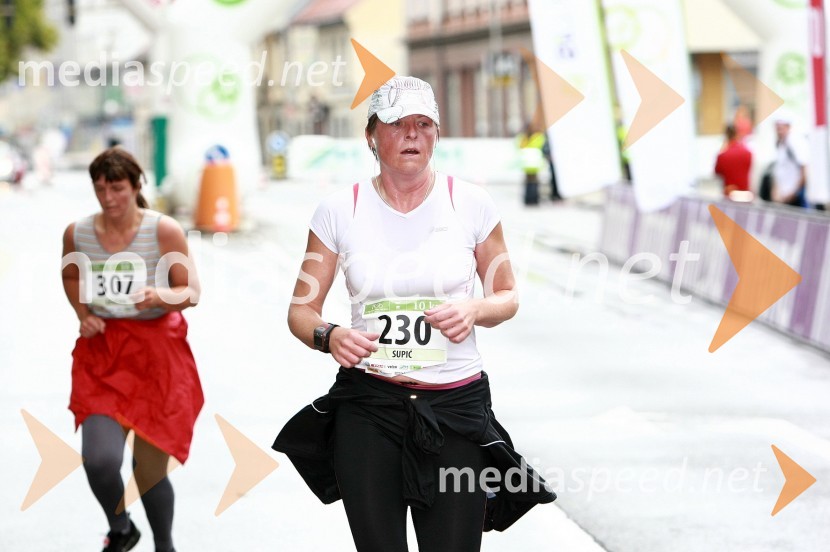 Anica Lesičnik, maratonka (307) in Alenka Supić, maratonka (230)
1. Eko maraton Maribor, tekaški maraton, tekači