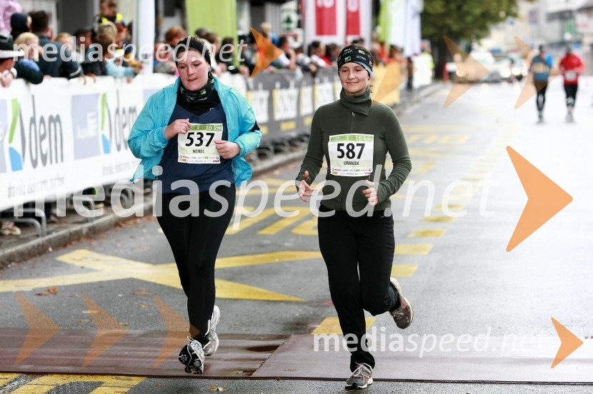 Lili Nemec, maratonka (537) in Nina Uranjek, maratonka (587)
1. Eko maraton Maribor, tekaški maraton, tekači