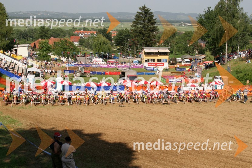 Tekmovalci razreda MX3 na štartuMOTOKROS, svetovno prvenstvo MX3 in evropsko prvenstvo do 125 ccm