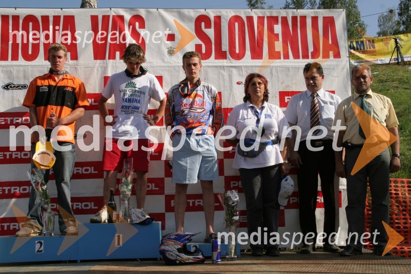 Razred do 125 ccm: Steven Frossard (Francija), Dennis Verbruggen (Belgija), Joel Roelants (Belgija), Nicoleta Olario, predsednica žirije iz Romunije, Srečko Hvauc, poslanec DZ in Anton Obreht, župan občine Hoče SlivnicaMOTOKROS, svetovno prvenstvo MX3 in evropsko prvenstvo do 125 ccm