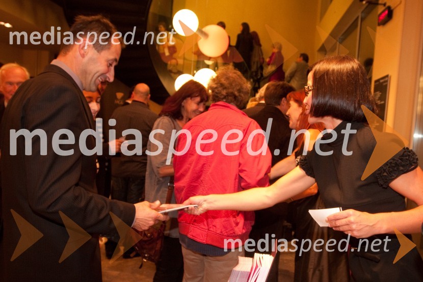 mag. Janez Kopač, generalni direktor Direktorata za energijo, Ministrstvo za gospodarstvo Republike Slovenije in Simona Belle, služba za stike z javnostmi MGLRomeo in Julija, premiera v MGL in podelitev 23. Dnevnikove nagrade