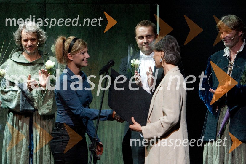 Jana Zupančič, igralka in Tanja Lesničar Pučko, DnevnikRomeo in Julija, premiera v MGL in podelitev 23. Dnevnikove nagrade