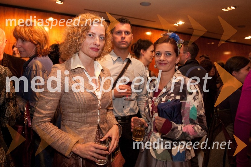 Hermina Kovačič, urednica Diners Club Magazine in Tanja Kranjec, lastnica trgovine KokoškaRomeo in Julija, premiera v MGL in podelitev 23. Dnevnikove nagrade