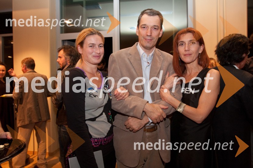 Matija Šenk, predsednik uprave KD Življenje zavarovalnica d.d. s soprogo in Barbara Hieng Samobor, direktorica MGLRomeo in Julija, premiera v MGL in podelitev 23. Dnevnikove nagrade