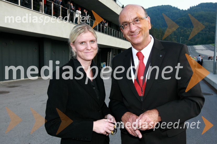 ... in Heinz Slesak, generalni direktor Porsche Slovenija d.o.o.Porsche Slovenija, Poslovni poligon