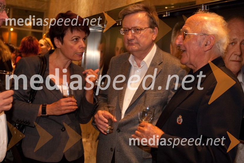 Janja Koren, novinarka, Slavko Pezdir, novinar in Vasja Predan, teatrologObisk stare gospe, premiera SNG Nova Gorica