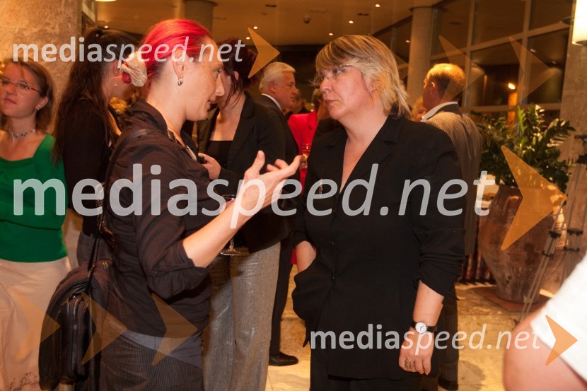 Tanja Skok, plesalka in Ira Ratej, umetniška vodja SNG NGObisk stare gospe, premiera SNG Nova Gorica