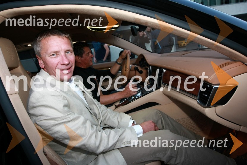 Dr. Robert Ferko, predsednik uprave podjetja Elan d.o.o.Porsche Slovenija, Poslovni poligon