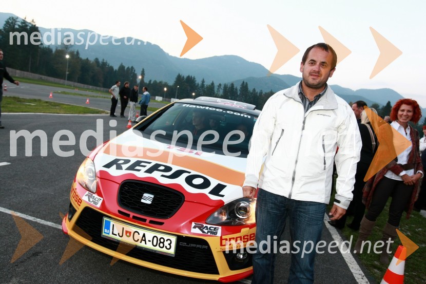 Peter Podlunšek, akrobatski pilotPorsche Slovenija, Poslovni poligon
