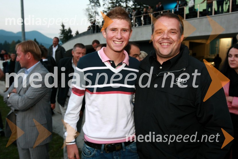 Matjaž Kek, nogometaš in sin selektorja slovenske nogometne reprezentance ter Boštjan Pepevnik, vodja poslovne enote Porsche Ptujska cestaPorsche Slovenija, Poslovni poligon