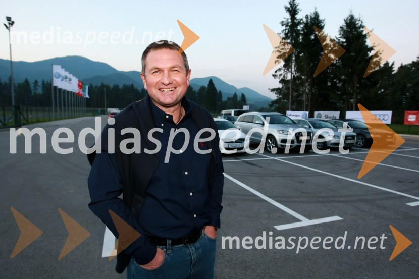 Matjaž Kek, selektor slovenske nogometne reprezentancePorsche Slovenija, Poslovni poligon