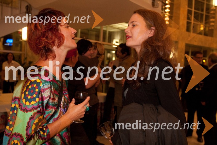 Uršula Teržan in Gaja LužnikObisk stare gospe, premiera SNG Nova Gorica