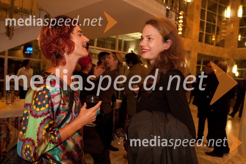 Uršula Teržan in Gaja LužnikObisk stare gospe, premiera SNG Nova Gorica