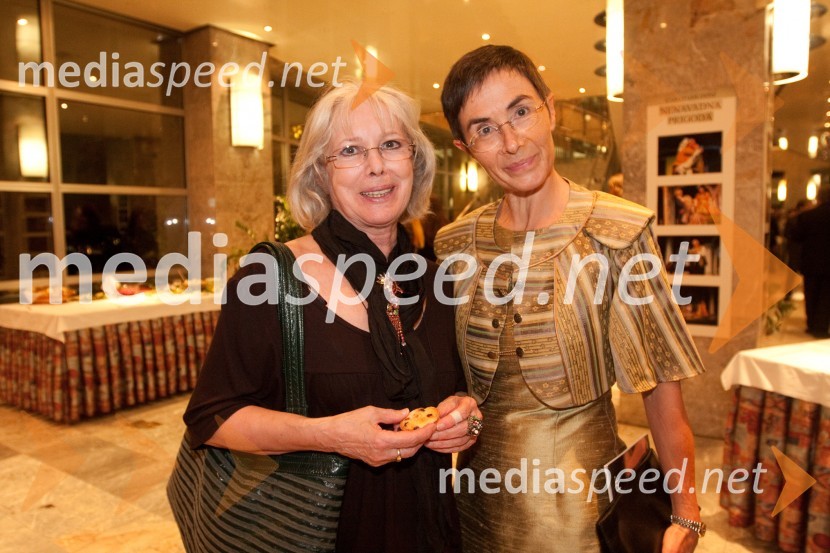 Teja Glažar, igralka in Jasna Čuk, zdravnicaObisk stare gospe, premiera SNG Nova Gorica