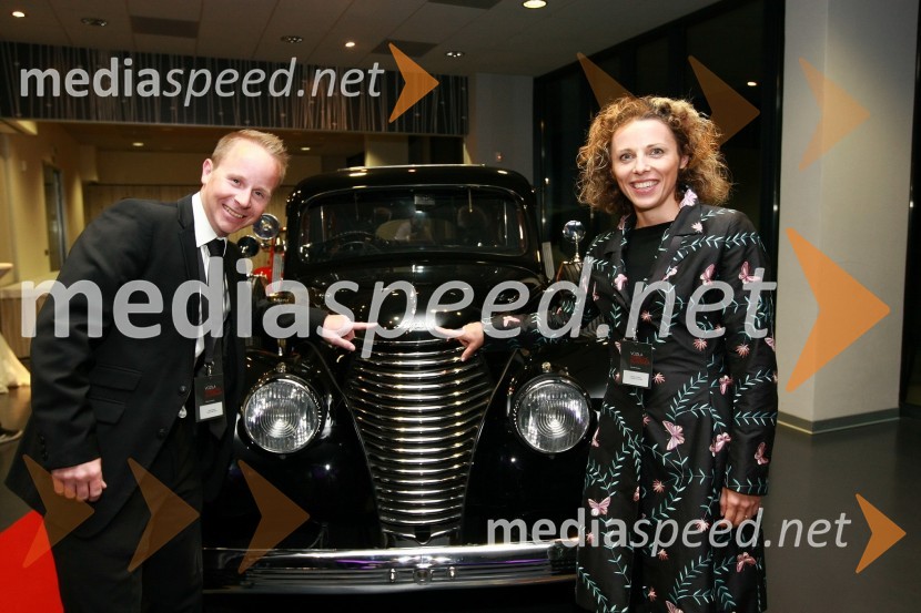 Peter Brajnik, Porsche Slovenija d.o.o. in Simona Podlipny, marketing Porsche Slovenija d.o.o.Porsche Slovenija, Poslovni poligon