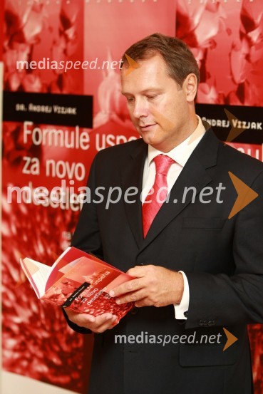 Dr. Andrej Vizjak, PwC, predsednik za svetovanjeDr. Andrej Vizjak predstavil novo knjigo z naslovom Formule uspeha za novo desetletje