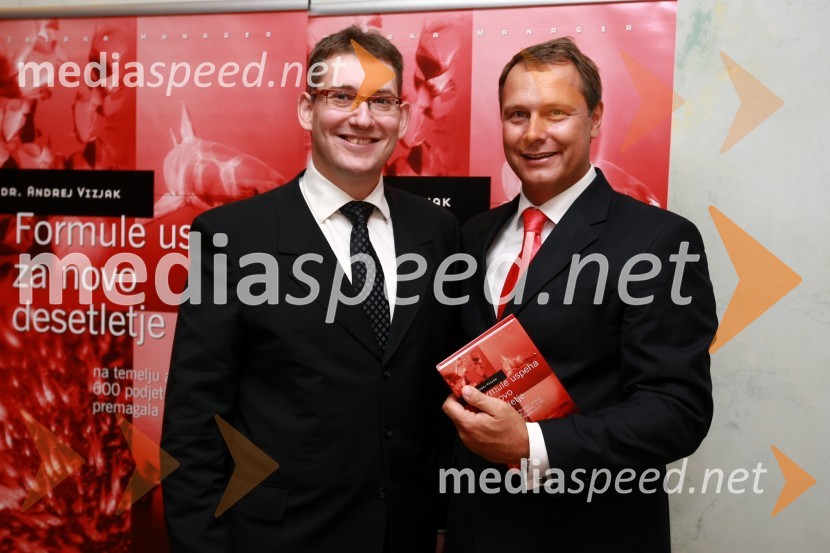 Žiga Debeljak, predsednik uprave družbe Mercator in dr. Andrej Vizjak, PwC, predsednik za svetovanjeDr. Andrej Vizjak predstavil novo knjigo z naslovom Formule uspeha za novo desetletje