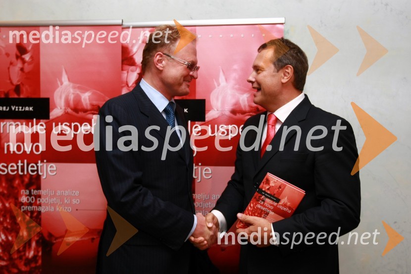 Janez Škrabec, direktor podjetja Riko d.o.o. in dr. Andrej Vizjak, PwC, predsednik za svetovanjeDr. Andrej Vizjak predstavil novo knjigo z naslovom Formule uspeha za novo desetletje