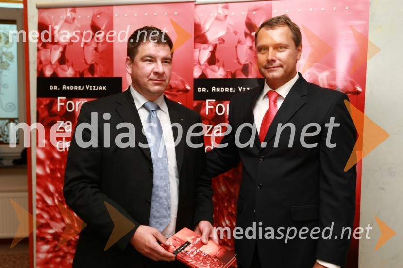 Mag. Robert Ličen in dr. Andrej Vizjak, PwC, predsednik za svetovanjeDr. Andrej Vizjak predstavil novo knjigo z naslovom Formule uspeha za novo desetletje