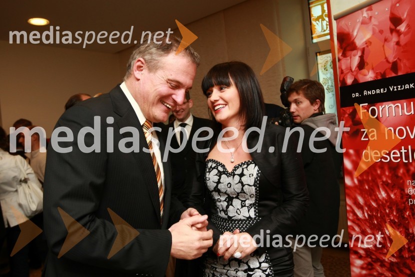 Aleksander Svetelšek, predsednik uprave družbe Petrol d.d. in Andreja Jernejčič, direktorica LIN&NIL d.o.o.Dr. Andrej Vizjak predstavil novo knjigo z naslovom Formule uspeha za novo desetletje