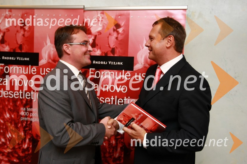 Janez Živko, član uprave družbe Petrol d.d. in dr. Andrej Vizjak, PwC, predsednik za svetovanjeDr. Andrej Vizjak predstavil novo knjigo z naslovom Formule uspeha za novo desetletje
