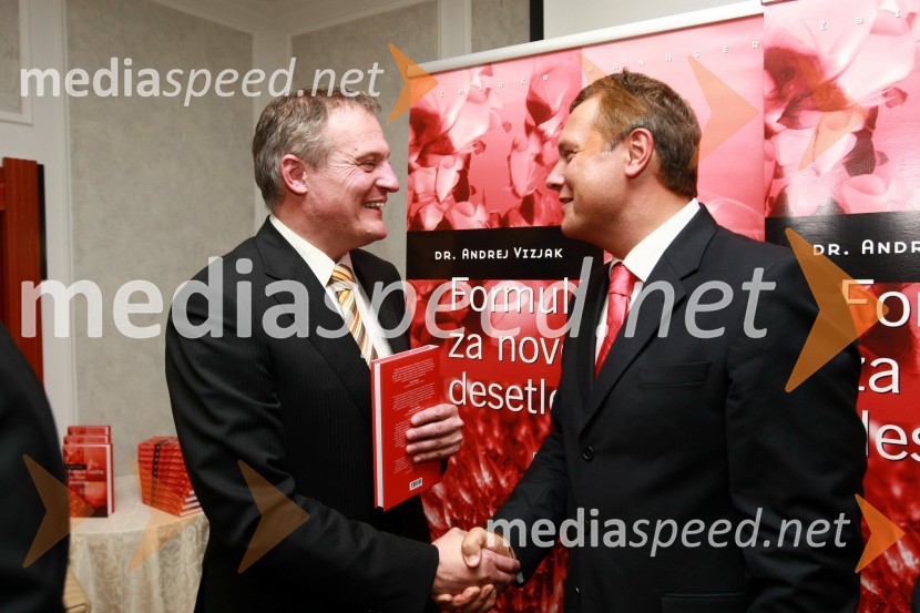 Aleksander Svetelšek, predsednik uprave družbe Petrol d.d. in dr. Andrej Vizjak, PwC, predsednik za svetovanjeDr. Andrej Vizjak predstavil novo knjigo z naslovom Formule uspeha za novo desetletje