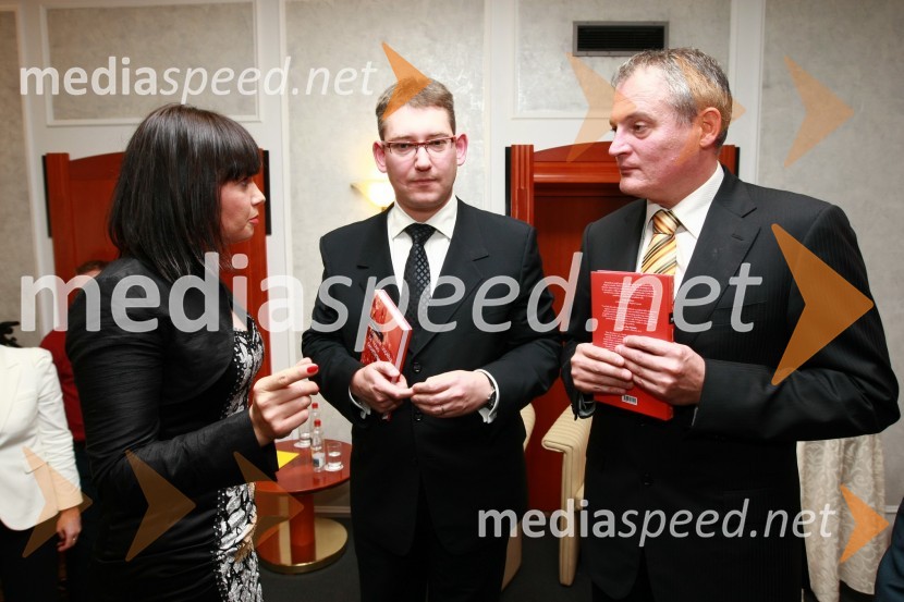 Andreja Jernejčič, direktorica LIN&NIL d.o.o., Žiga Debeljak, predsednik uprave družbe Mercator in Aleksander Svetelšek, predsednik uprave družbe Petrol d.d.Dr. Andrej Vizjak predstavil novo knjigo z naslovom Formule uspeha za novo desetletje