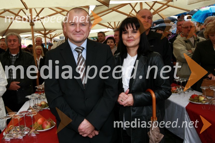 Franc Kangler, župan MOM in soproga TanjaTrgatev Stare trte v Mariboru