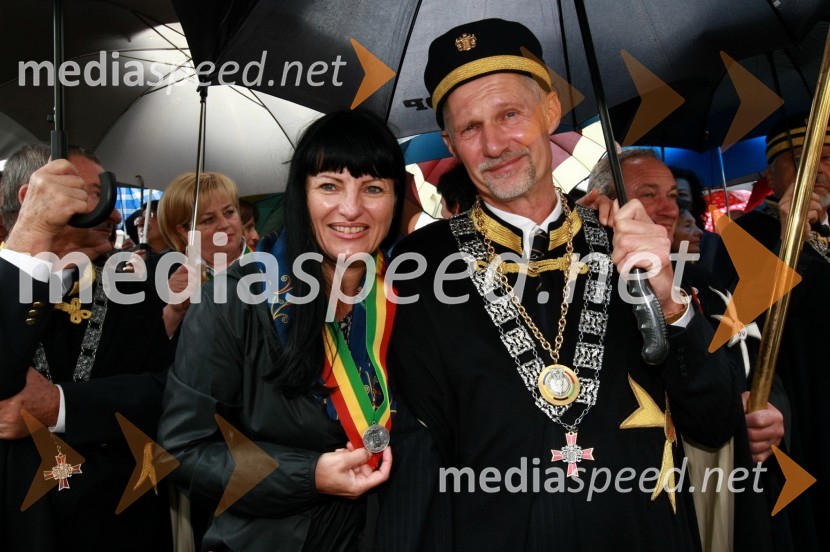 Helena Cvikl, direktorica VSGT Maribor in ...Trgatev Stare trte v Mariboru
