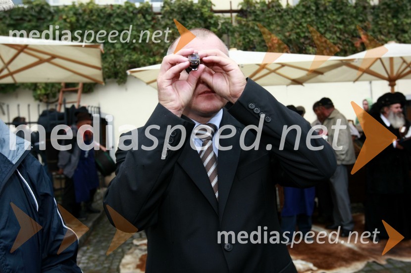 Franc Kangler, župan MOMTrgatev Stare trte v Mariboru
