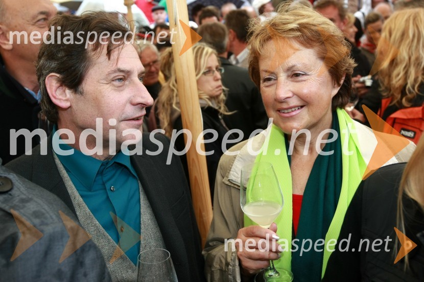 Teodor Lorenčič in Melita Cimerman, županska kandidataTrgatev Stare trte v Mariboru