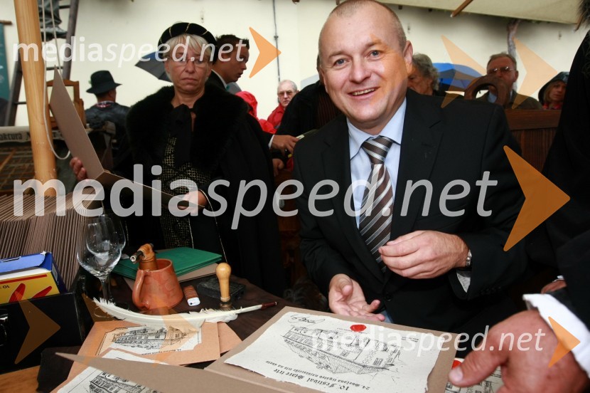 Franc Kangler, župan MOMTrgatev Stare trte v Mariboru