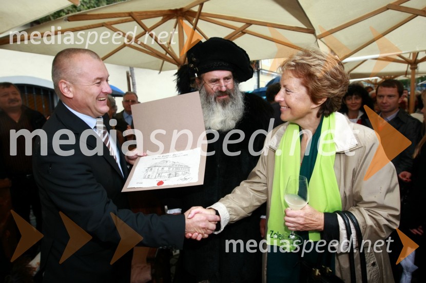 Franc Kangler, župan MOM in Melita Cimerman, kandidatka za županjoTrgatev Stare trte v Mariboru