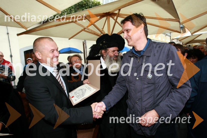 Franc Kangler, župan MOM in Tomaž Kancler, kandidat za županaTrgatev Stare trte v Mariboru