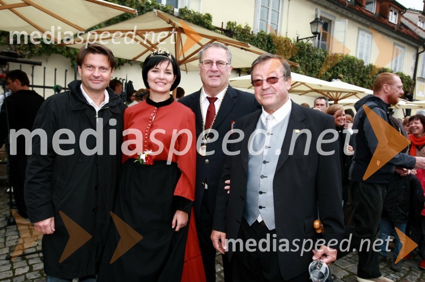 Leo Ivanjko, lastnik družbe Vinag, Ksenja Arbeiter, nova mariborska vinska kraljica in Milan Razdevšek, Zavod za turizem Maribor, direktor ter mag. Jože Protner, novi častni konzul Republike Avstrije v SlovenijiTrgatev Stare trte v Mariboru