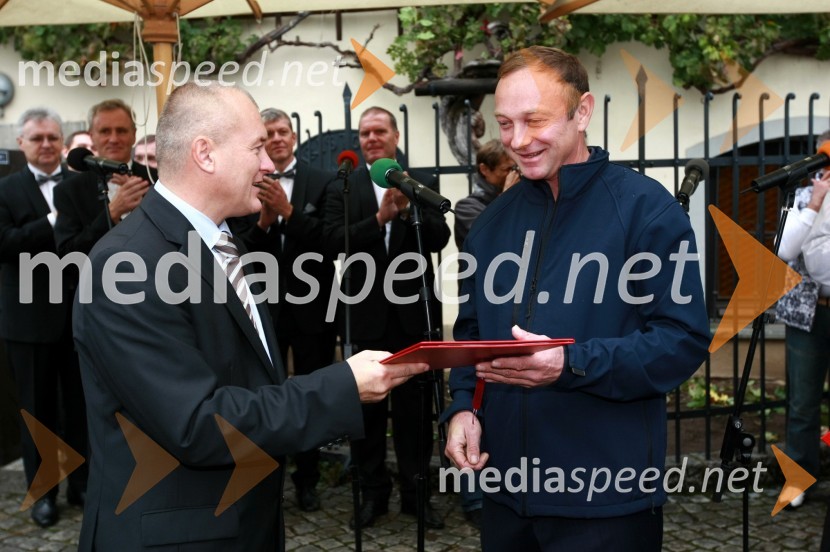 Franc Kangler, župan MOM in Stanislav Kocutar, novi mestni viničarTrgatev Stare trte v Mariboru