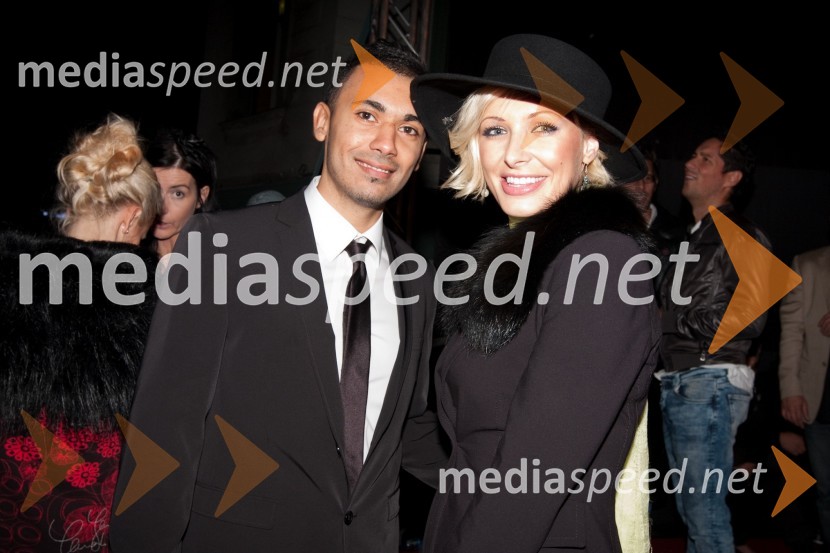 Nino Denkovski, povezovalec prireditve in Maja Kljun, manekenkaPink Si Sloveniji, koncert ob začetku delovanja v Sloveniji