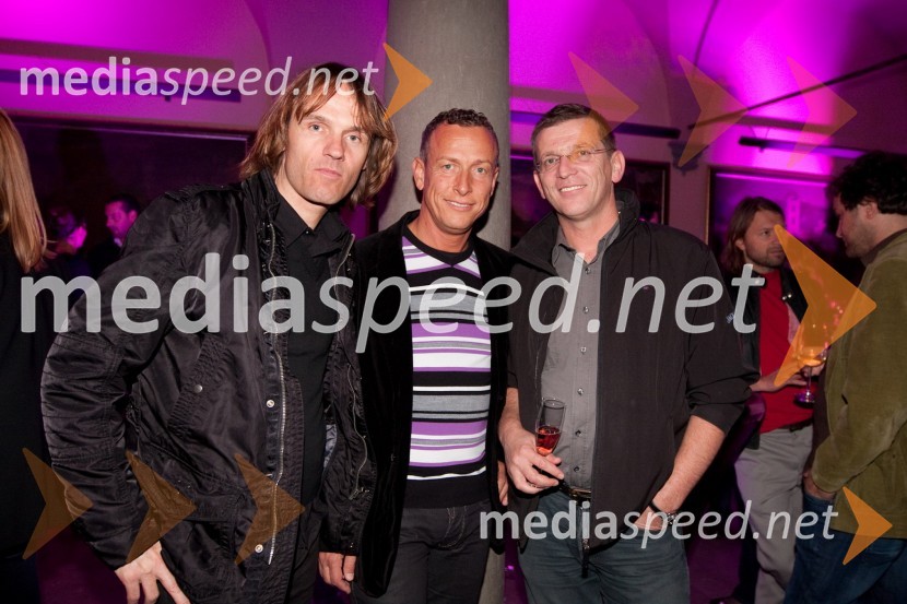 Robert Dragar in Boštjan Zupančič, člana skupine Victory ter Stane Cencelj, lastnik in direktor Radia HitPink Si Sloveniji, koncert ob začetku delovanja v Sloveniji