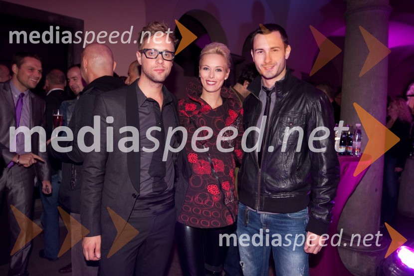 Aljoša Krošlin Grlj, odgovorni urednik priloge Magnet, Pia Pustovrh, novinarka in Gregor Bolčina, moderator na Radio 1Pink Si Sloveniji, koncert ob začetku delovanja v Sloveniji