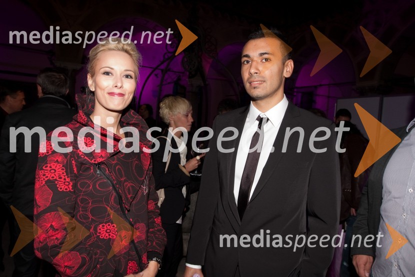 Pia Pustovrh, novinarka in Nino Denkovski, povezovalec prireditvePink Si Sloveniji, koncert ob začetku delovanja v Sloveniji